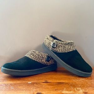 Clarks: Women’s Sweater Slippers